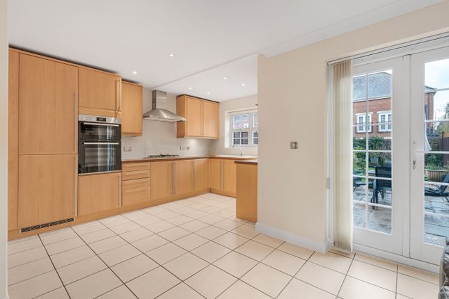 69, Beningfield Drive, London Colney photo 4