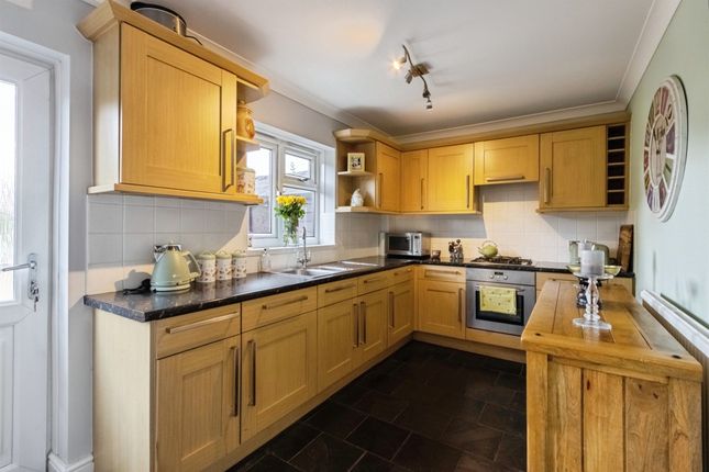 13, Neville Avenue, Leeds photo 2