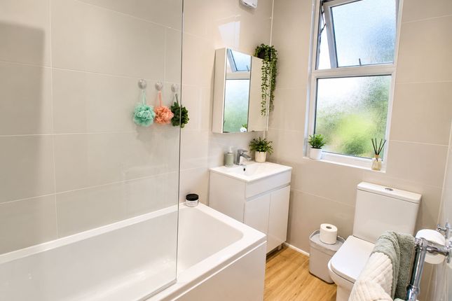 68 James Lane, London photo 5