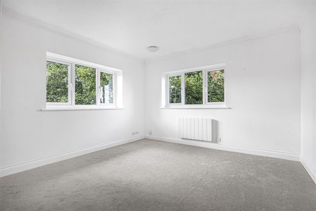 9, Elm Park Court, Reading photo 3
