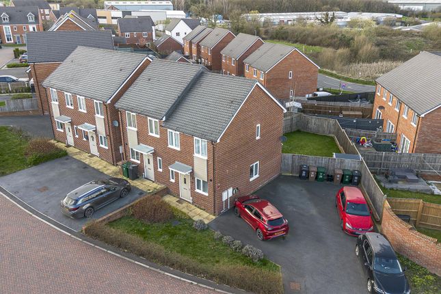 31, Lamplight Way, Castle Gresley photo 2