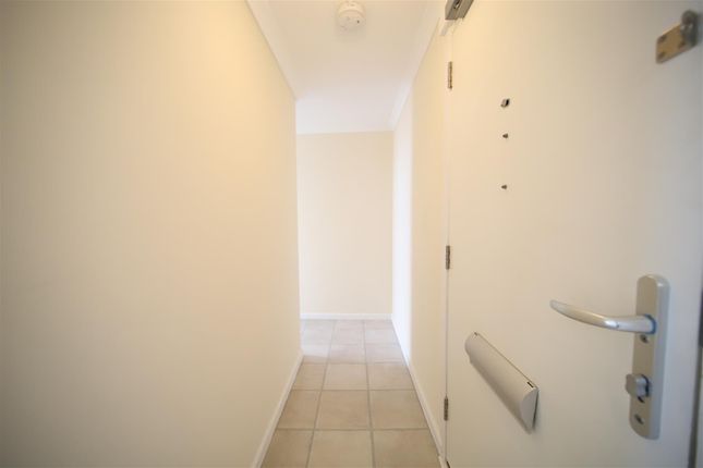 Flat to rent in Ayley Croft, Enfield