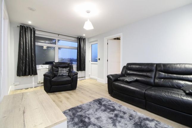 Claudeen Court, Simon Way, Southampton photo 4