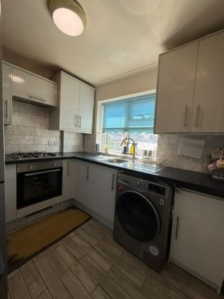 First floor flat 1a, Rayners Lane, Harrow photo 4