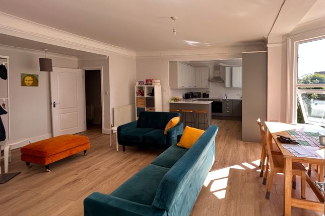Grove Crescent, Kingston Upon Thames photo 4