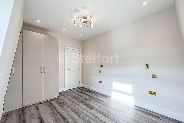 Flat 4, 112 Fonthill Road, London photo 5