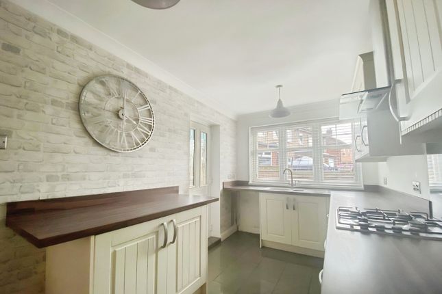 60 Russell Avenue, South Shields, Tyne and Wear photo 4