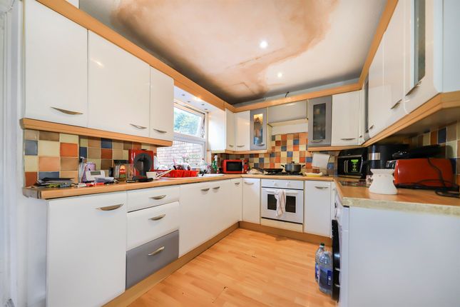 29, Hamble Road, Wolverhampton photo 3