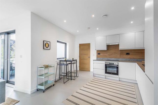Flat for sale in Park Apartments, Inglemere Road, Tooting, London
