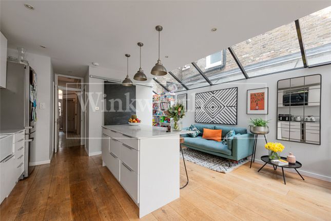 Terraced house to rent in Bathurst Gardens, London