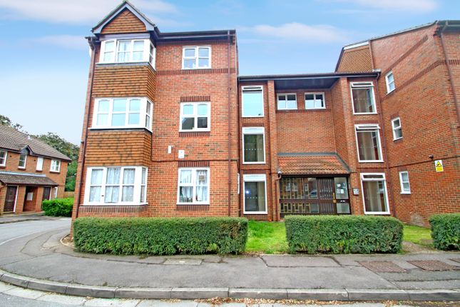 Thumbnail Flat for sale in Knowles Close, West Drayton