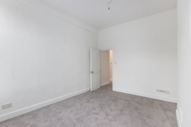 Flat to rent in York Road, London