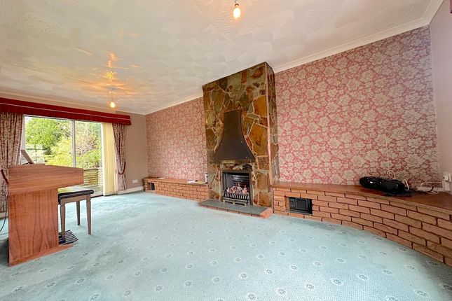 2, Hollybank Avenue, Wolverhampton photo 2