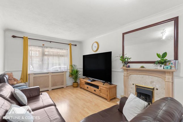 121, Blackbush Spring, Harlow photo 4