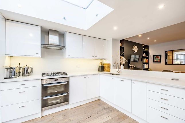 Flat for sale in Ringford Road, London