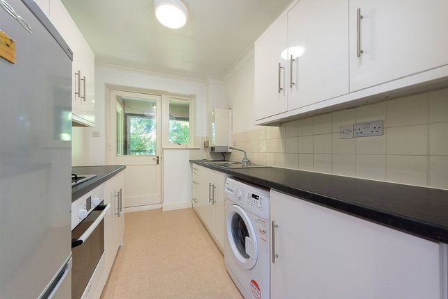 24, Bluegates, Ewell photo 4