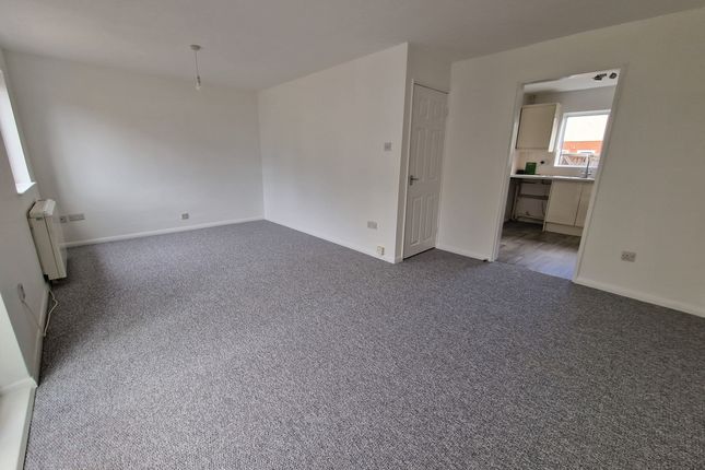10 Clifton Close, Yeovil photo 3