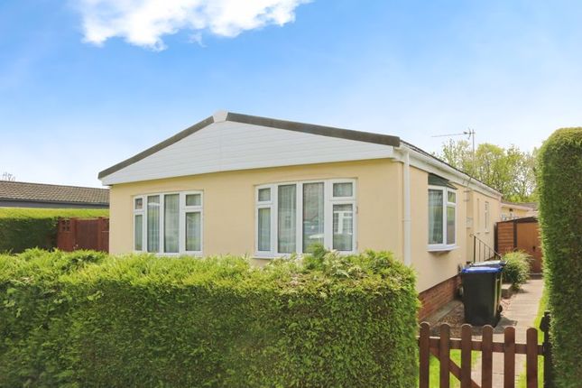 Mobile/park home for sale in Blenheim Close, Orchards Residential Park, Slough