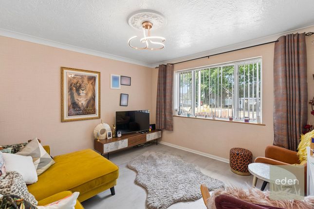17 Victoria Road, Chatham photo 4