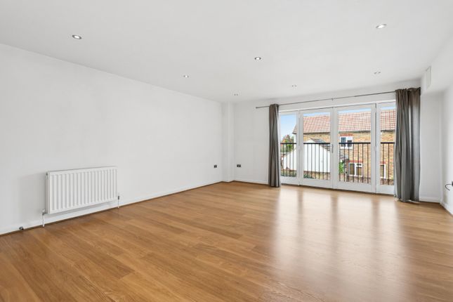 6 Stansfield Court, 43, Newark Lane, Woking photo 2