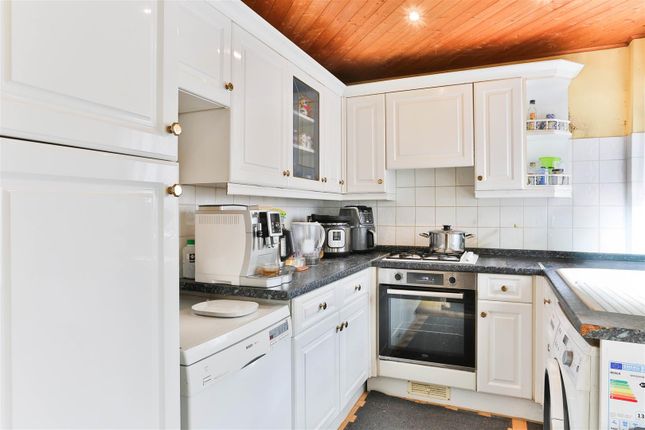 23, Vale Road, Sutton photo 4