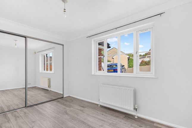 50 Horndean Road, Bracknell photo 4