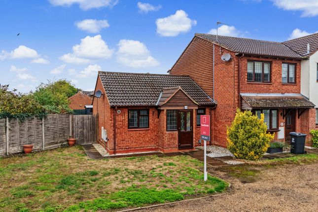 1-bed semi-detached on 40 Larkins Close, Baldock, £300,000