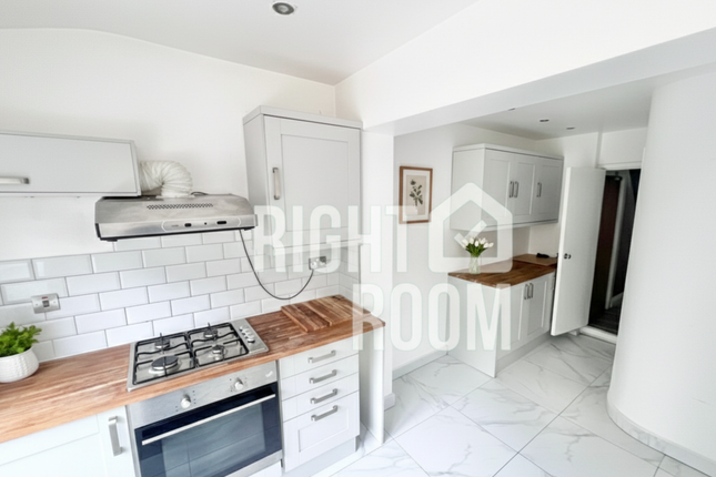 Room 1, 135 Grosvenor Road, London photo 4