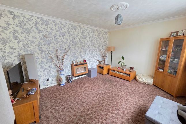 36, The Crescent, Milton Keynes photo 3