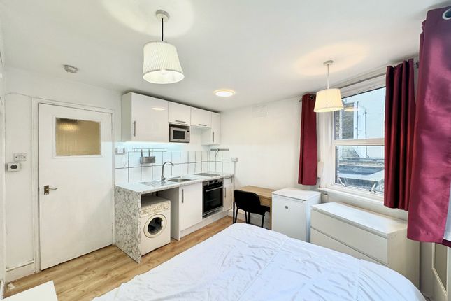 Flat 6, 54, Hogarth Road, Kensington photo 2