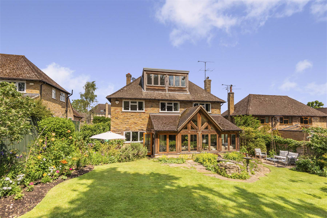 7 St James Close, Pangbourne on Thames photo 2