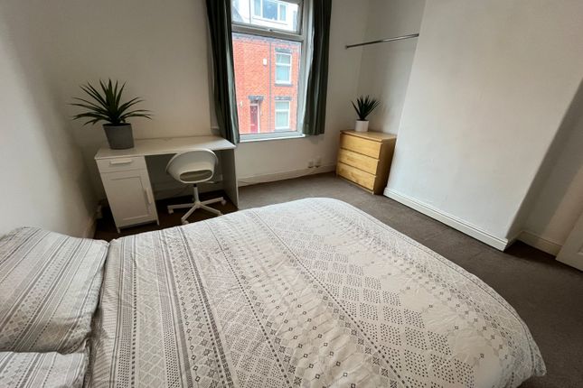 Burley Lodge Terrace, Leeds photo 4