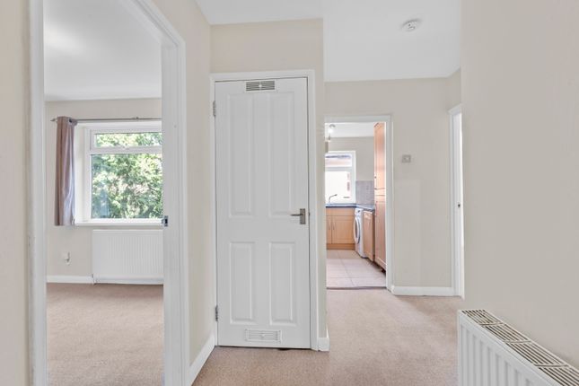 Thumbnail Flat to rent in Grand Drive, London