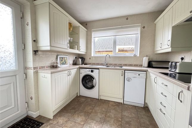35, Cutler Close, New Milton photo 2