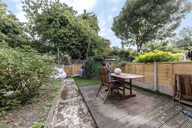 93D, Radbourne Road, London photo 4