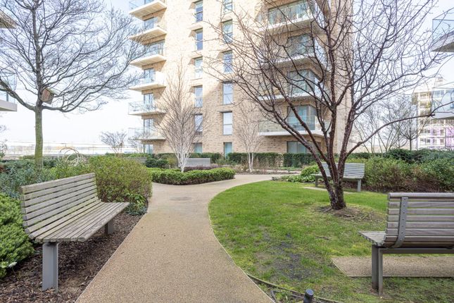 Flat for sale in Kidbrooke Park Road, Kidbrooke