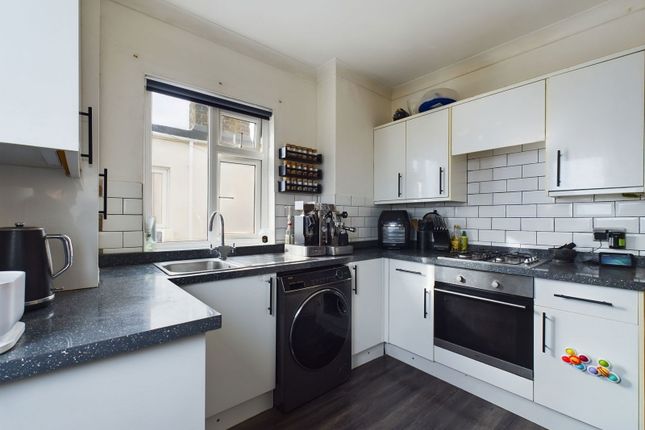 Flat 3 Lincoln Court, South Street, Lancing photo 2