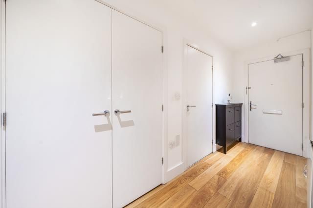 Flat 8 Cornwall House,, High Street, Slough photo 3