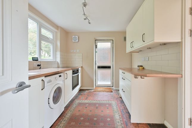 Blackwell Drive, Bushey photo 4