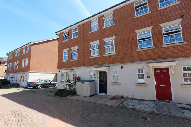 Town house to rent in Bismuth Drive, Sittingbourne