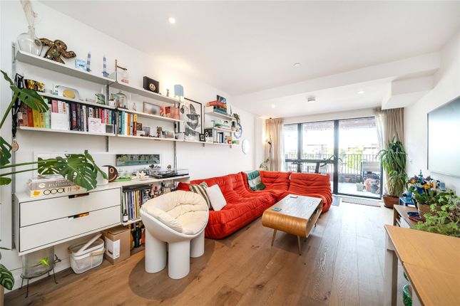 Flat 207,, Waters Edge Court, Bow photo 3