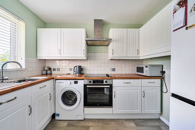 61, Barnfield Way, Oxted photo 2