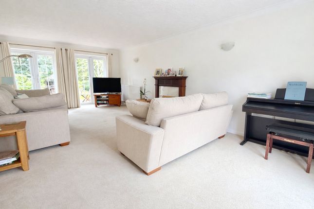 20, Bellever Hill, CAMBERLEY photo 3