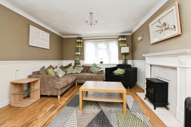 13, Crouch Drive, Witham photo 4