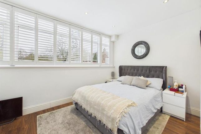 Flat 4 Rotary House, Breakspear Road, Ruislip photo 4