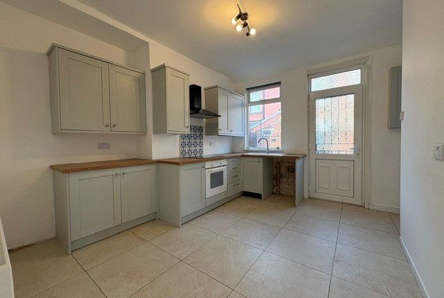 28, Victoria Grove, West Yorkshire photo 3