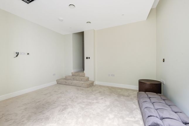 Flat to rent in Albion Street, London