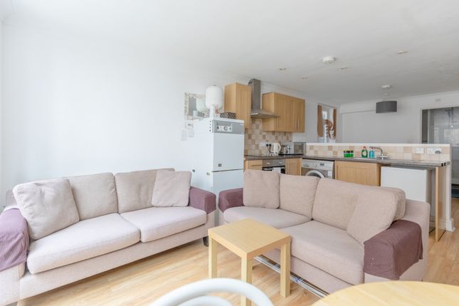 Flat to rent in Coldharbour Lane, London SW9. All Bills Included. (Lndn-Col533)