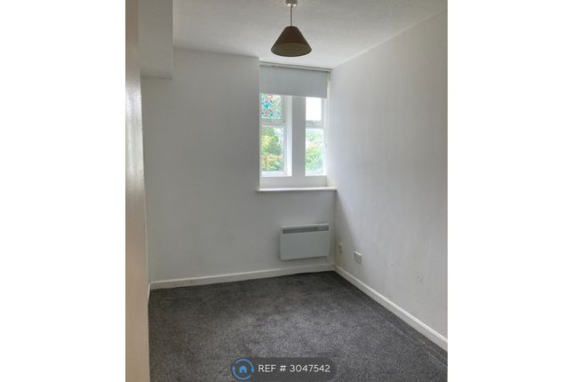 Flat, Ty Naba Down Street Clydach, Clydach, Swansea photo 4