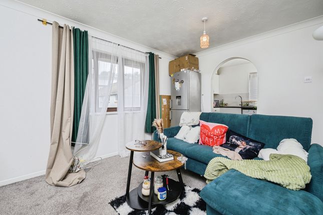 11, Finch Close, Devon photo 4